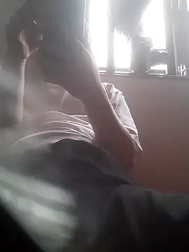 Snapshot of Brongiep chatting on 09/25/25, 01:20 Brongiep online show from 09/25/25, 01:20