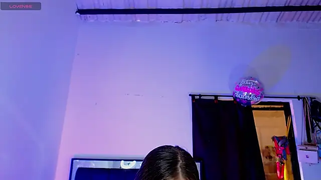 taniaqueen18 online show from 10/22/25, 07:57