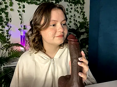 MoonIvy  online show from 11/21/25, 06:17