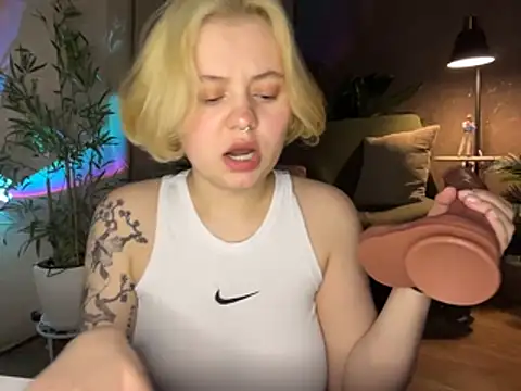 MoonIvy  online show from 03/20/26, 06:24