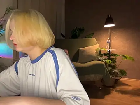 MoonIvy  online show from 04/19/26, 07:16