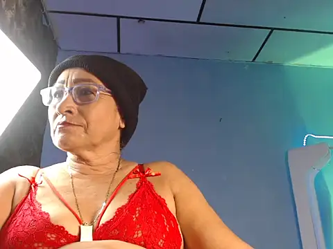 maggi hotsson online show from 11/04/25, 07:13