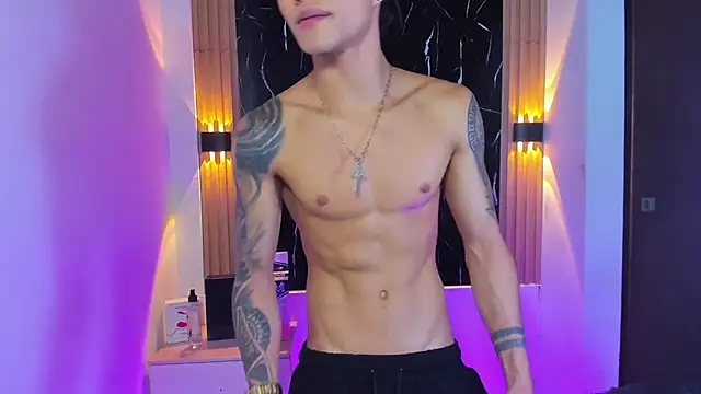 Wyatt Rose online show from 11/05/25, 03:50