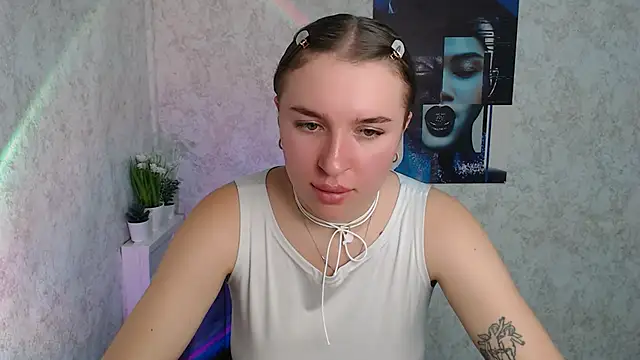 JuliaTopp  online show from 10/24/25, 06:37