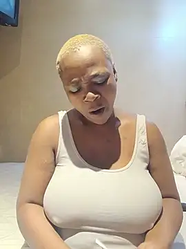 Snapshot of missboobiesSA chatting on 06/07/26, 02:05 missboobiesSA online show from 06/07/26, 02:05