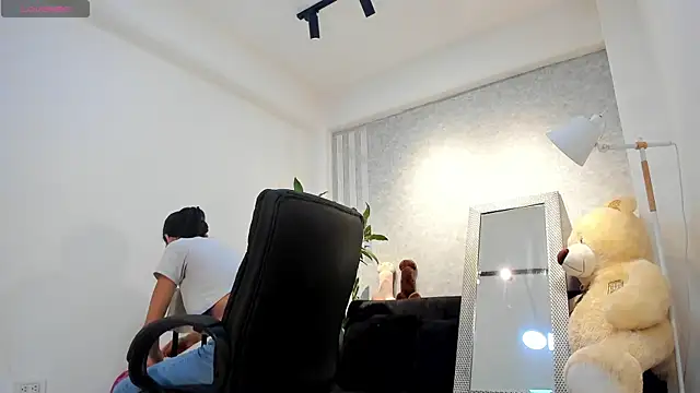 Snapshot of lily_cash1 chatting on 01/19/26, 01:04 lily cash1 online show from 01/19/26, 01:04