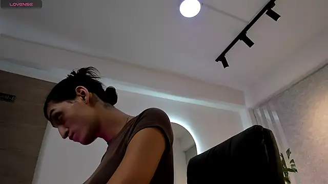 Snapshot of lily_cash1 chatting on 02/10/26, 01:04 lily cash1 online show from 02/10/26, 01:04