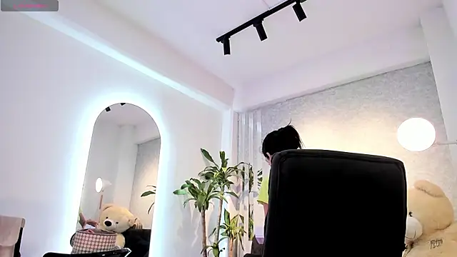 Snapshot of lily_cash1 chatting on 02/13/26, 01:51 lily cash1 online show from 02/13/26, 01:51