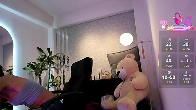 Snapshot of lily_cash1 chatting on 02/16/26, 12:56 lily cash1 online show from 02/16/26, 12:56