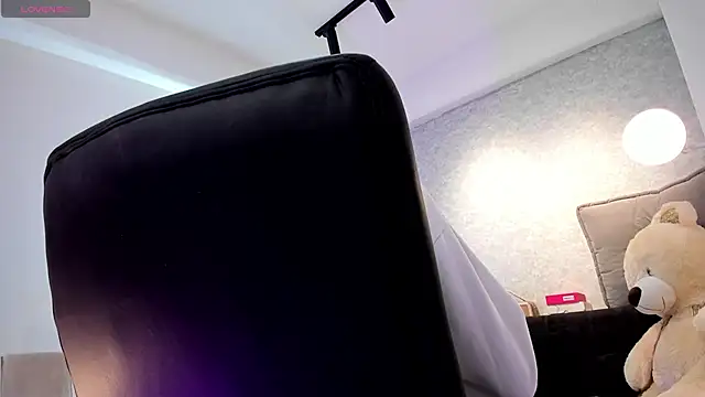 Snapshot of lily_cash1 chatting on 02/17/26, 12:45 lily cash1 online show from 02/17/26, 12:45