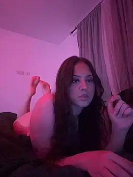 Snapshot of laylabliss chatting on 09/18/25, 02:13 laylabliss online show from 09/18/25, 02:13