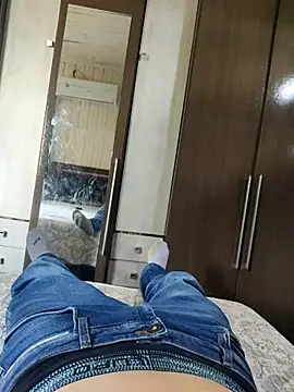 Gustavo198045 online show from 10/24/25, 04:03