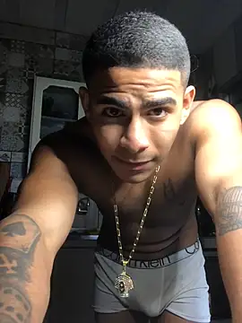 Snapshot of Novindot23cm chatting on 10/13/25, 01:05 Novindot23cm online show from 10/13/25, 01:05