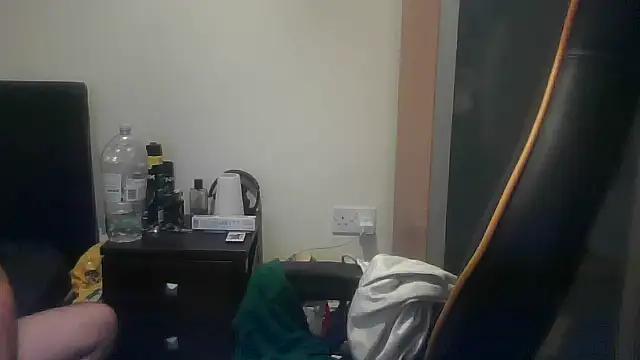 LondonMan1988 online show from 11/15/25, 07:54