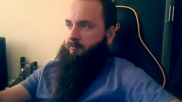 Snapshot of LondonMan1988 chatting on 05/14/26, 04:58 LondonMan1988 online show from 05/14/26, 04:58