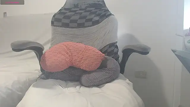 Snapshot of mia_duvall chatting on 02/06/26, 03:15 mia duvall online show from 02/06/26, 03:15