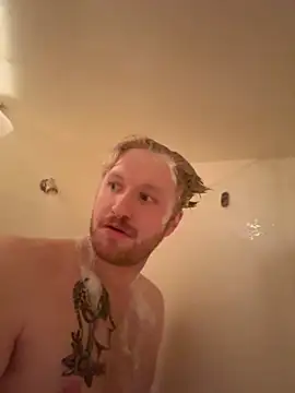 Snapshot of trashyd chatting on 11/27/25, 11:40 trashyd online show from 11/27/25, 11:40