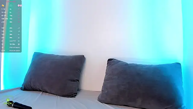 Snapshot of ColeStorm chatting on 10/05/25, 08:40 ColeStorm online show from 10/05/25, 08:40