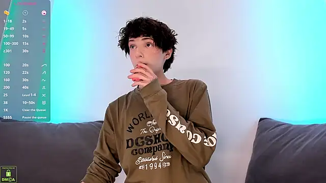 Snapshot of ColeStorm chatting on 10/08/25, 08:50 ColeStorm online show from 10/08/25, 08:50