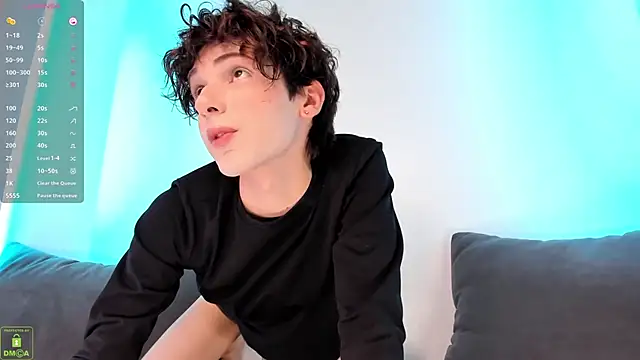 Snapshot of ColeStorm chatting on 10/11/25, 08:40 ColeStorm online show from 10/11/25, 08:40