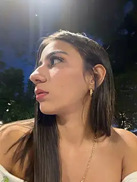 Snapshot of -juicy_ chatting on 05/20/26, 11:33 -juicy online show from 05/20/26, 11:33