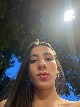 Snapshot of -juicy_ chatting on 06/13/26, 11:24 -juicy online show from 06/13/26, 11:24