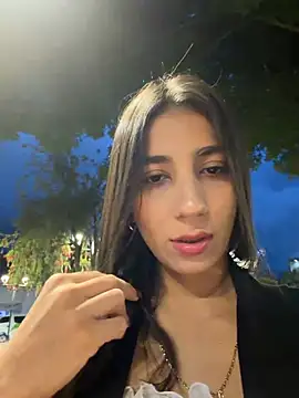 Snapshot of -juicy_ chatting on 06/18/26, 11:31 -juicy online show from 06/18/26, 11:31