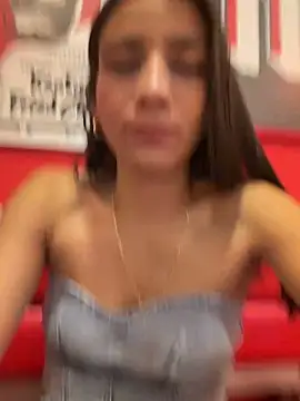 Snapshot of -juicy_ chatting on 06/19/26, 10:35 -juicy online show from 06/19/26, 10:35