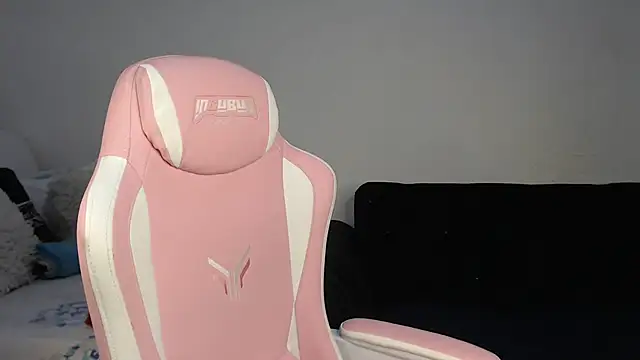 Snapshot of Diva-Lolah chatting on 11/17/25, 04:18 Diva-Lolah online show from 11/17/25, 04:18