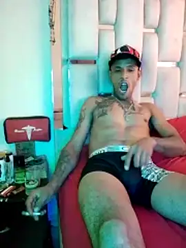 Snapshot of Negroking1130 chatting on 12/21/25, 04:25 Negroking1130 online show from 12/21/25, 04:25