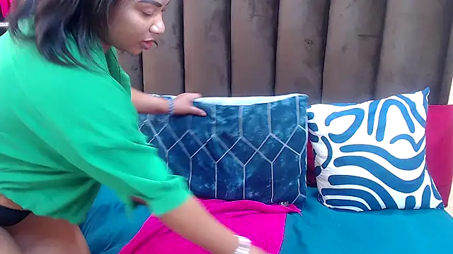 Snapshot of AfricanQueenxx40 chatting on 11/14/25, 07:34 AfricanQueenxx40 online show from 11/14/25, 07:34