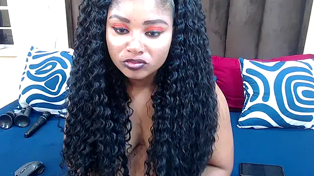Snapshot of AfricanQueenxx40 chatting on 12/02/25, 05:52 AfricanQueenxx40 online show from 12/02/25, 05:52