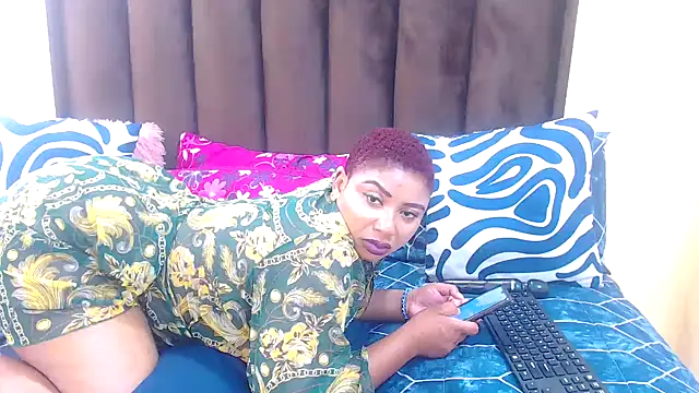 Snapshot of AfricanQueenxx40 chatting on 02/17/26, 05:59 AfricanQueenxx40 online show from 02/17/26, 05:59