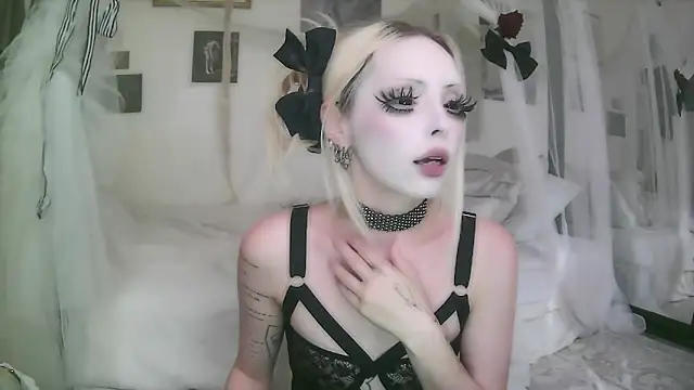 bl0odsyring3 online show from 04/10/26, 09:08