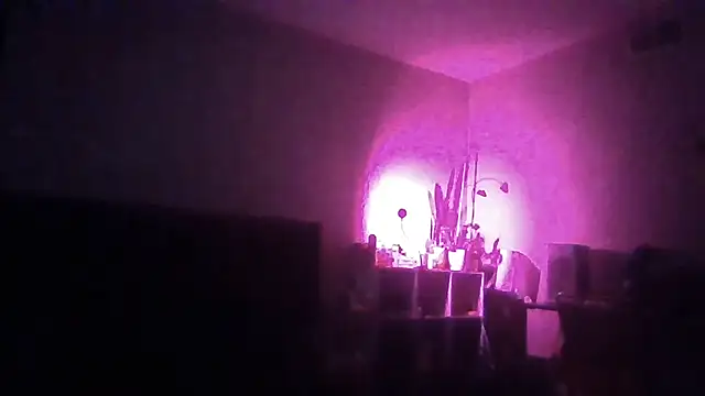 Snapshot of 1n0nlythroat chatting on 05/29/26, 11:47 1n0nlythroat online show from 05/29/26, 11:47