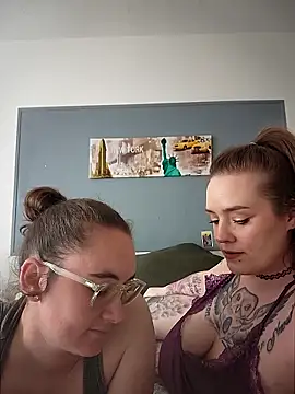 AndHerXO online show from 04/22/26, 02:18