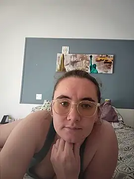 Snapshot of AndHerXO chatting on 04/25/26, 03:31 AndHerXO online show from 04/25/26, 03:31