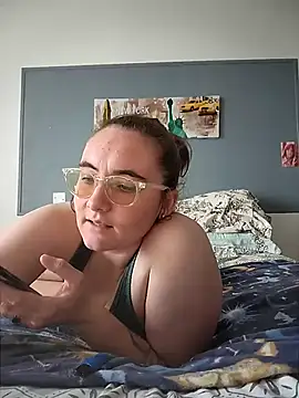 Snapshot of AndHerXO chatting on 05/07/26, 11:37 AndHerXO online show from 05/07/26, 11:37