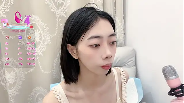 Snapshot of tuantuanle chatting on 10/26/25, 02:23 tuantuanle online show from 10/26/25, 02:23