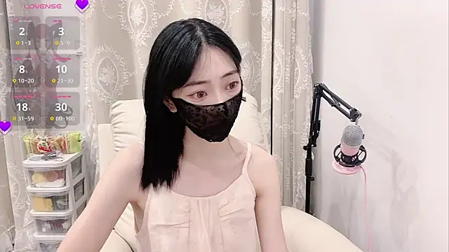 Snapshot of tuantuanle chatting on 05/13/26, 03:42 tuantuanle online show from 05/13/26, 03:42