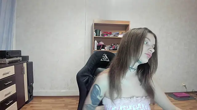 Snapshot of AlisTris chatting on 11/19/25, 05:46 AlisTris online show from 11/19/25, 05:46