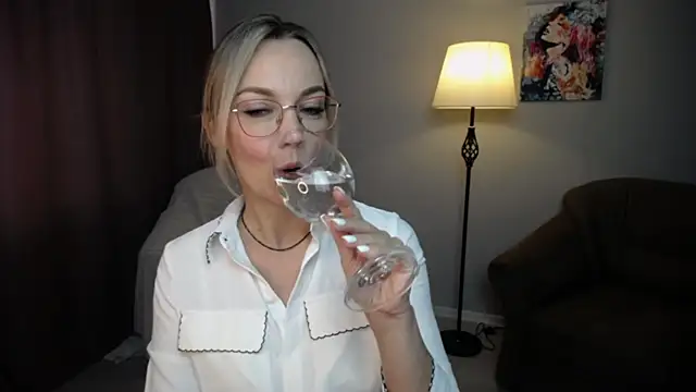 Ava Elior online show from 10/08/25, 09:51