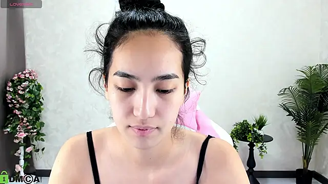 Snapshot of FlirtyAura chatting on 10/22/25, 02:56 FlirtyAura online show from 10/22/25, 02:56