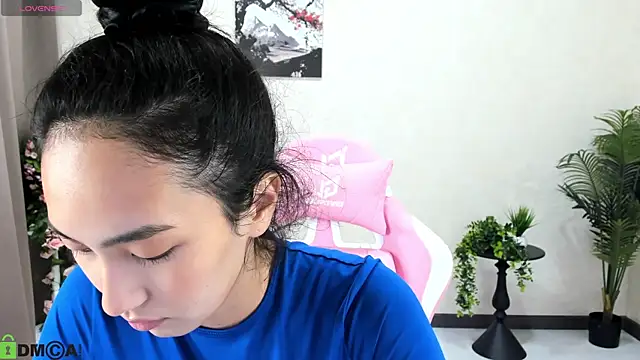 Snapshot of FlirtyAura chatting on 10/23/25, 02:44 FlirtyAura online show from 10/23/25, 02:44