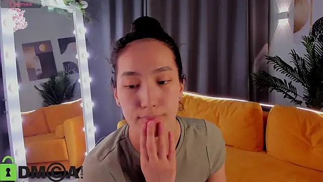 FlirtyAura online show from 04/01/26, 01:41