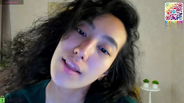 Snapshot of FlirtyAura chatting on 04/27/26, 12:03 FlirtyAura online show from 04/27/26, 12:03