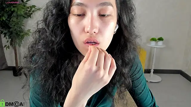 Snapshot of FlirtyAura chatting on 05/13/26, 03:37 FlirtyAura online show from 05/13/26, 03:37