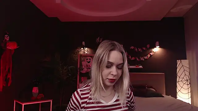 Snapshot of Pooja_Hegde chatting on 10/31/25, 01:06 Pooja Hegde online show from 10/31/25, 01:06