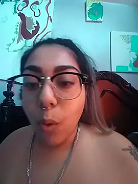 Snapshot of Lovelyrainn chatting on 09/26/25, 04:33 Lovelyrainn online show from 09/26/25, 04:33