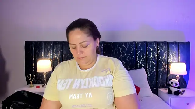 Snapshot of katte_landerr chatting on 02/19/26, 01:07 katte landerr online show from 02/19/26, 01:07